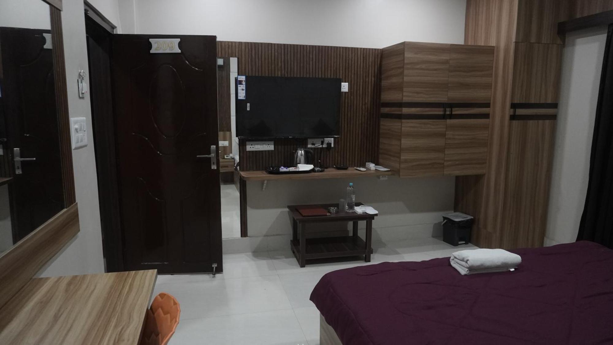 Hotel Himalaya Agartala Ngoại thất bức ảnh